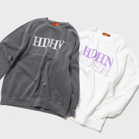Product Color Variations Photo: On the left, pigment-dyed (coloring technique) black with a dark grey feel, and on the right, directly reactive dyed white.